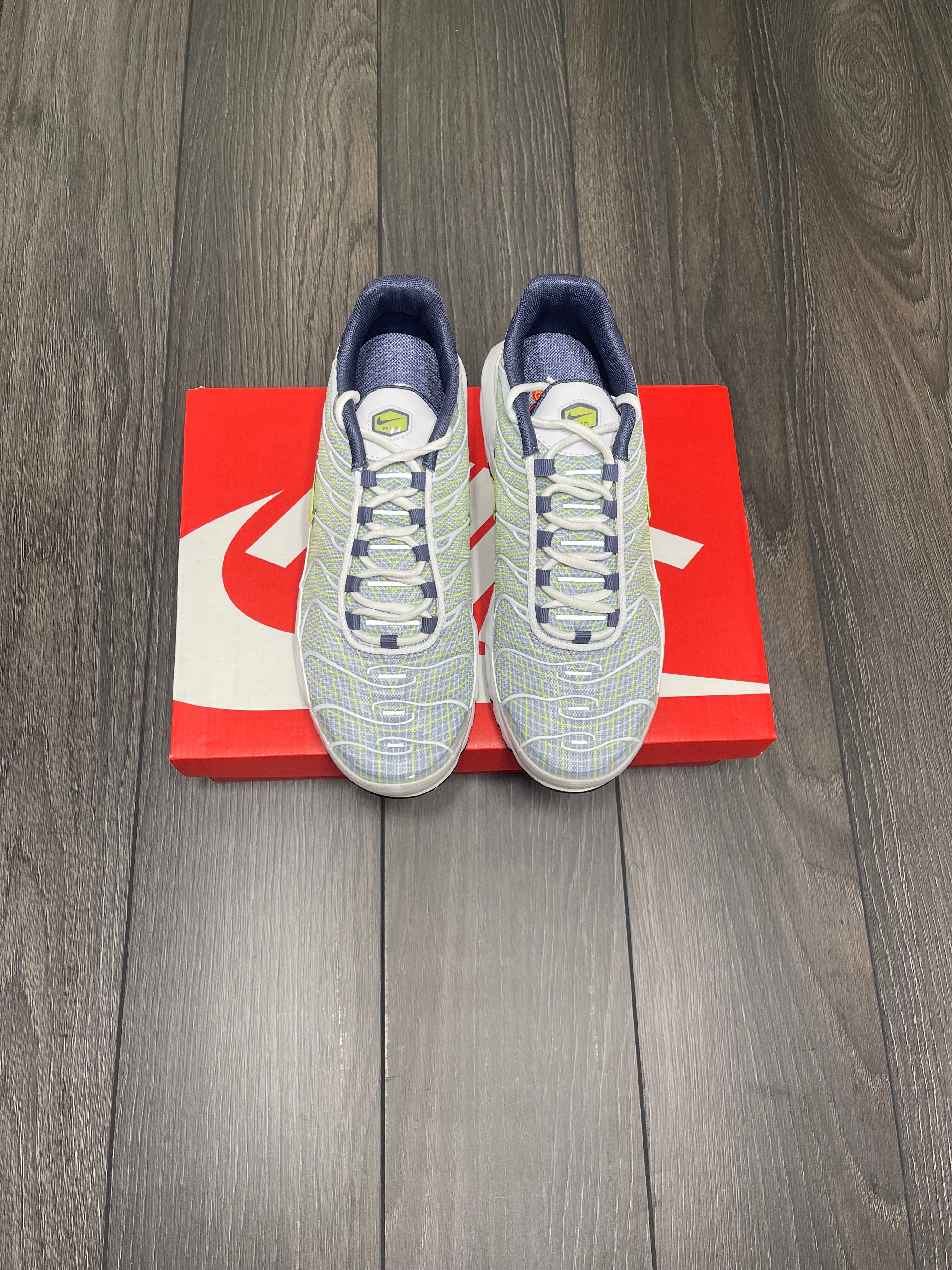 Nike Air Max Plus 'Wave Grid Pebble Grey'