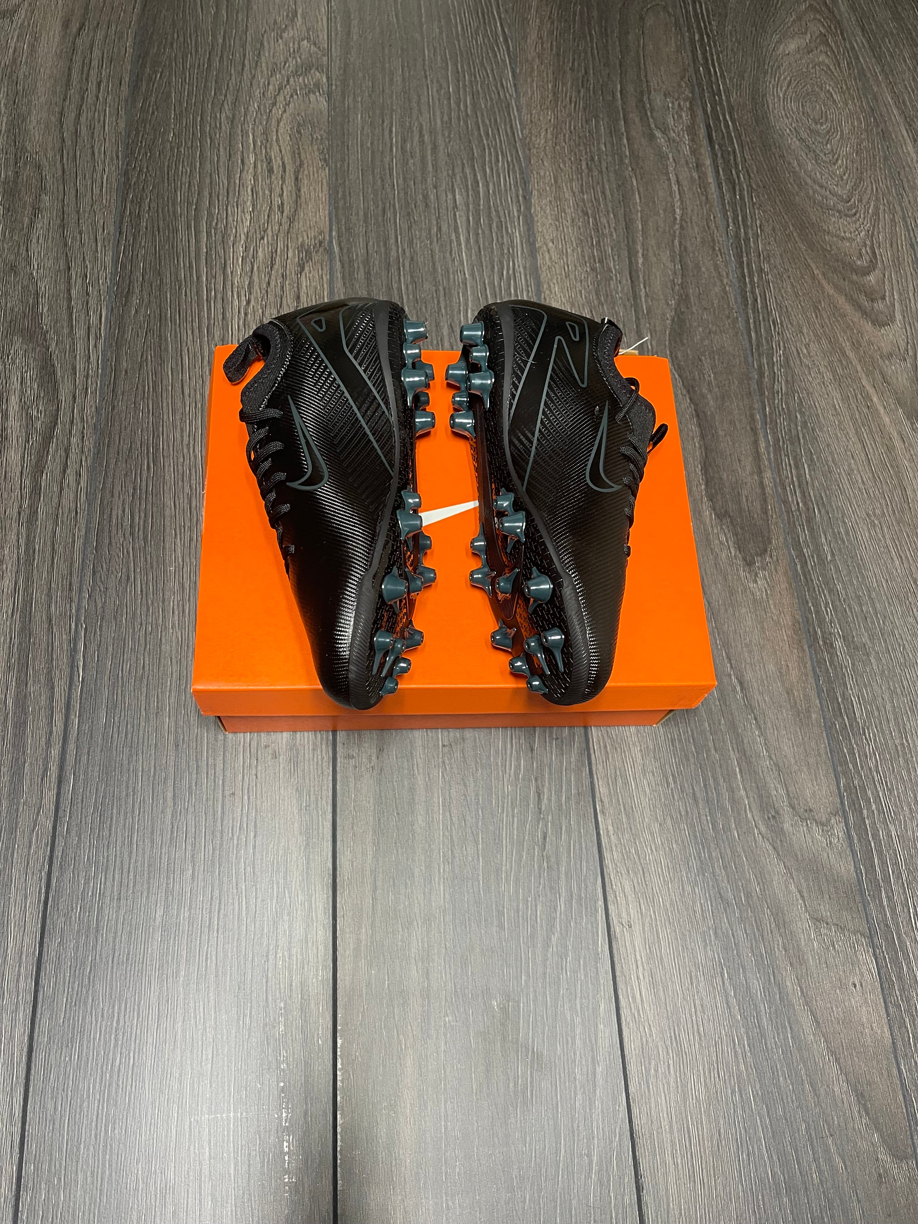 Nike Jr. Mercurial Vapor 16 Academy Artificial-Grass Football Boot