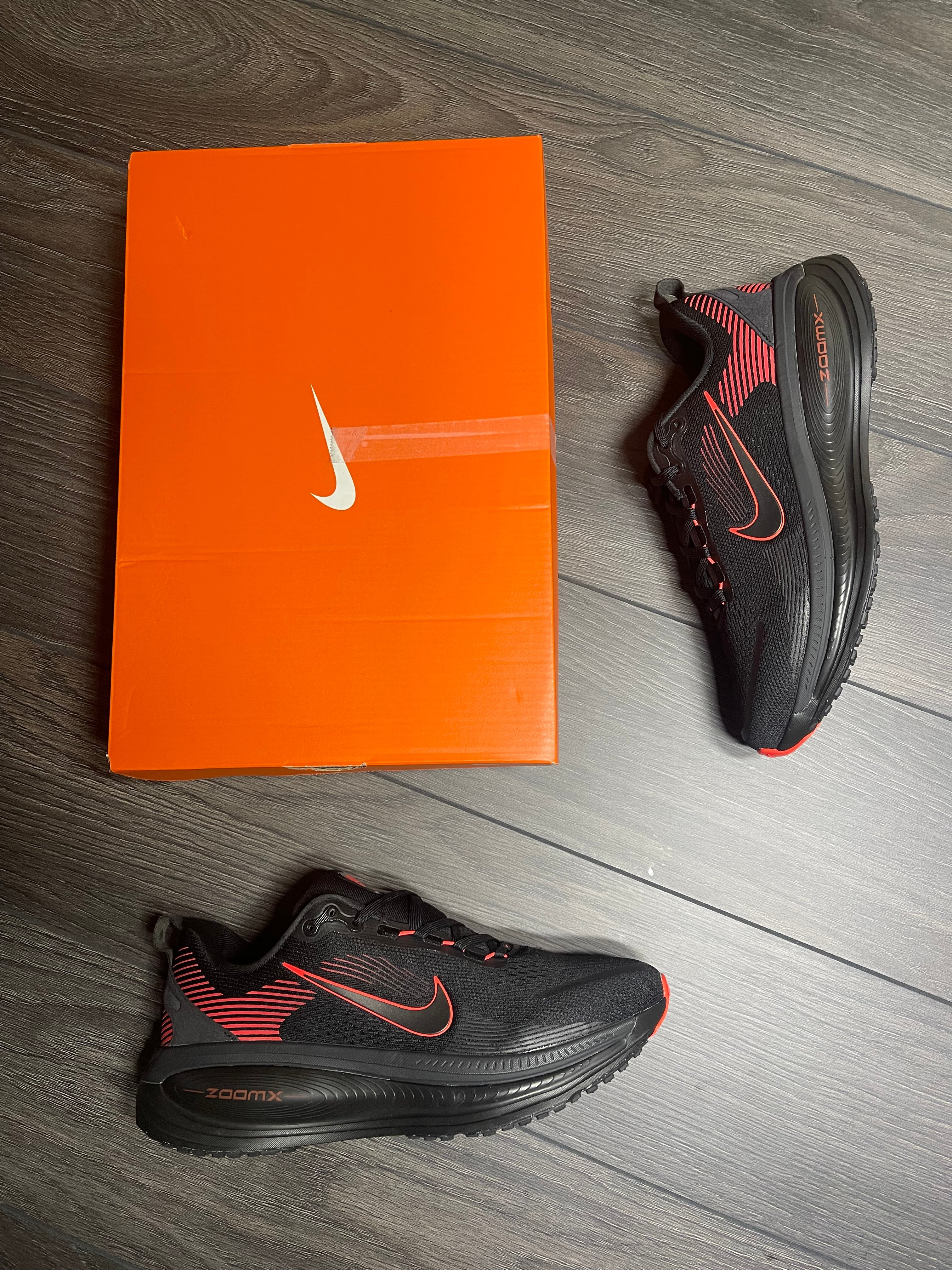 Nike Vomero 18 'Black Bright Crimson'
