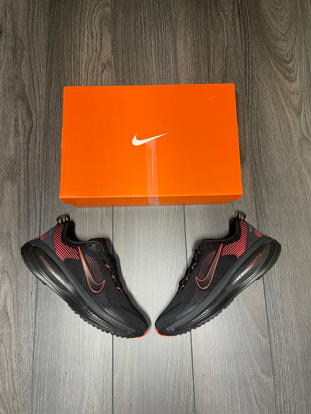 Nike Vomero 18 'Black Bright Crimson'