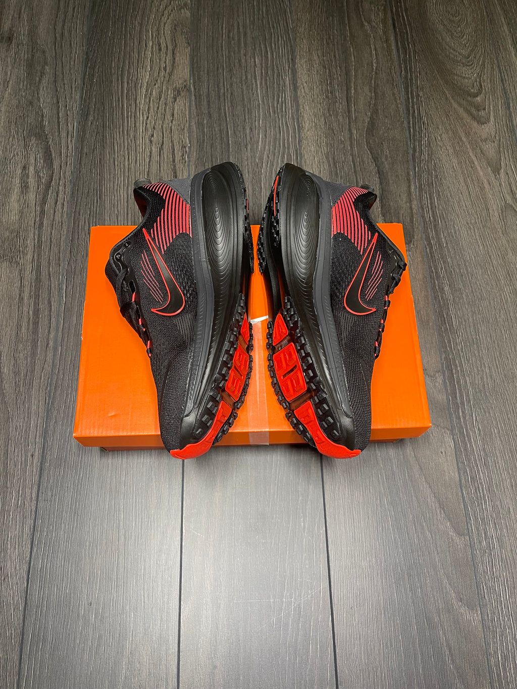 Nike Vomero 18 'Black Bright Crimson'