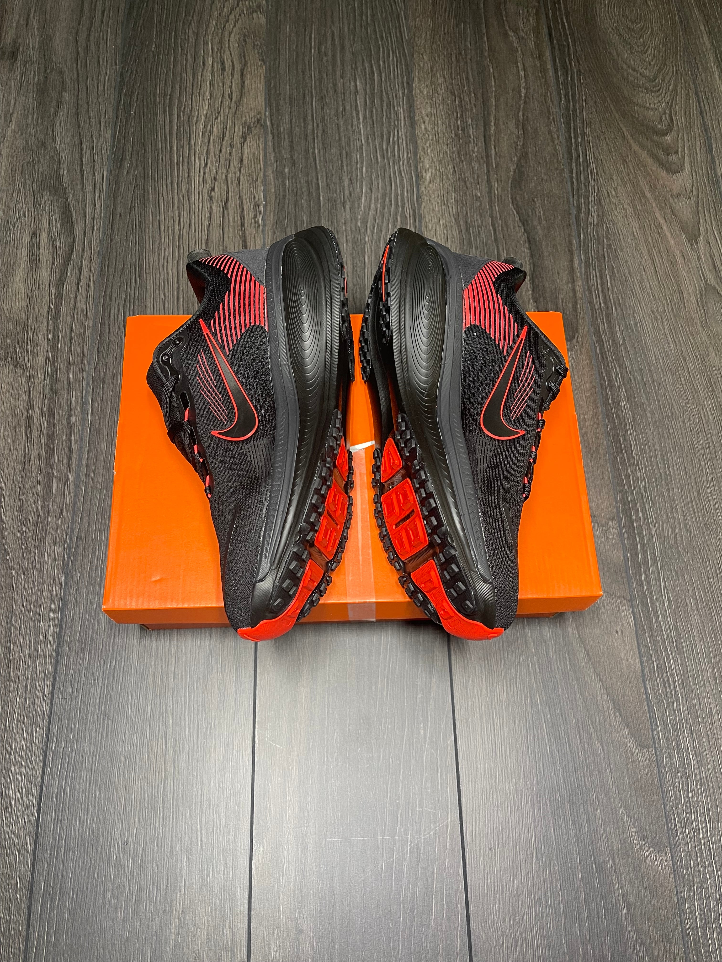 Nike Vomero 18 'Black Bright Crimson'