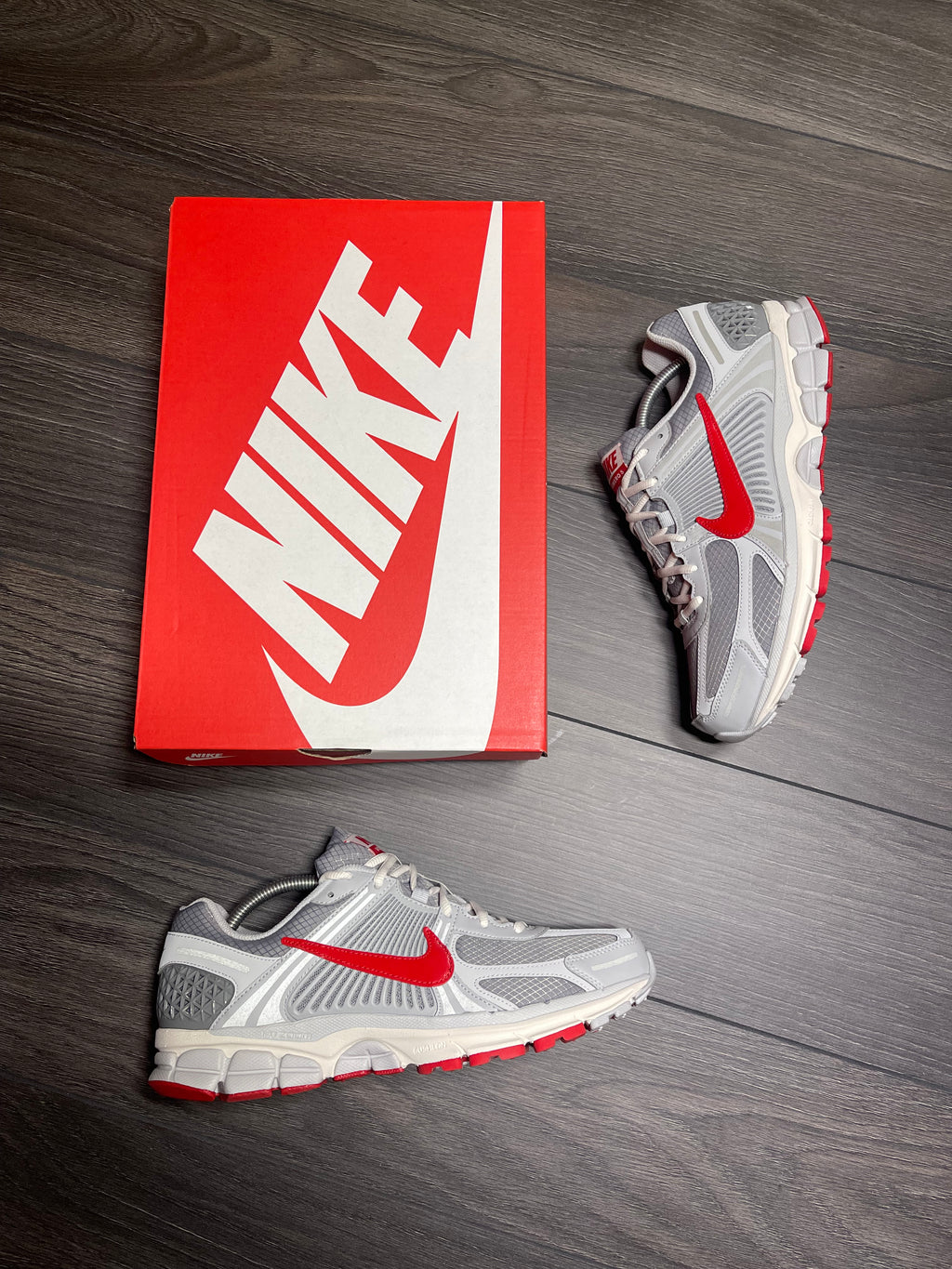 Nike Zoom Vomero 5 SE Grey Fog University Red