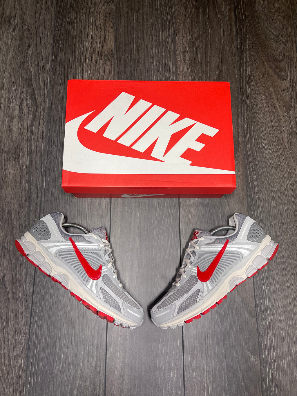 Nike Zoom Vomero 5 SE Grey Fog University Red